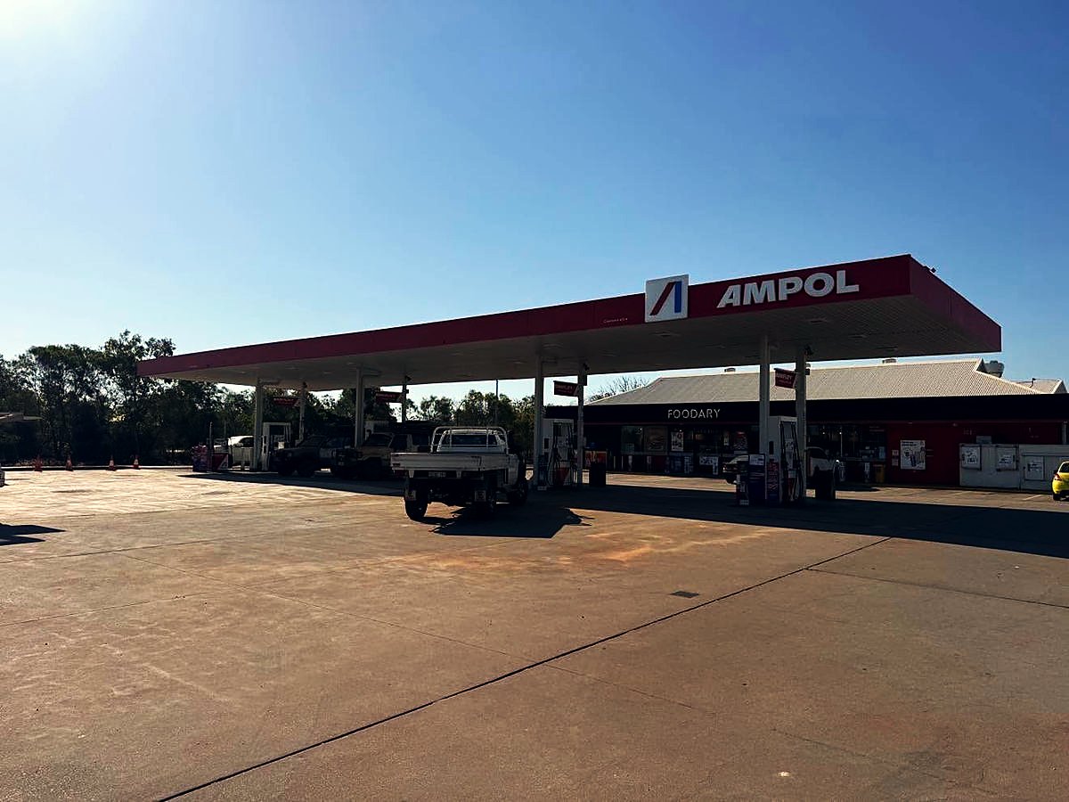 Ampol Broome, Western Australia fuel site project: tank removal (photo 9)